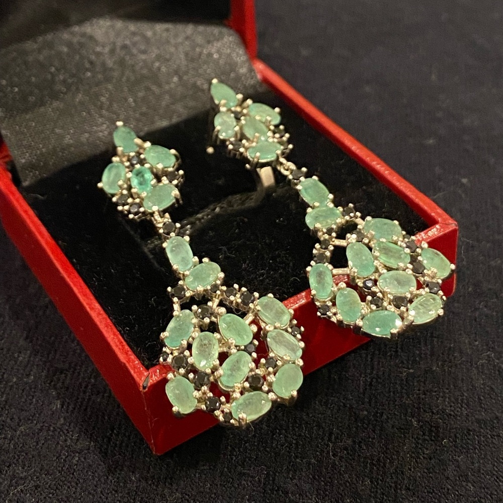 Hallmarked. Naturally mined. Emeralds and Sapphires. 925 fine silver